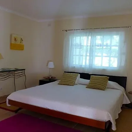 Βίλα Vale Do Garrao Sleeps 6 With Pool And Air Con