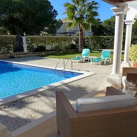 Vale Do Garrao Sleeps 6 With Pool And Air Con Vale do Lobo