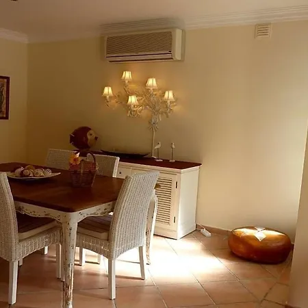 Vale Do Garrao Sleeps 6 With Pool And Air Con Vale do Lobo